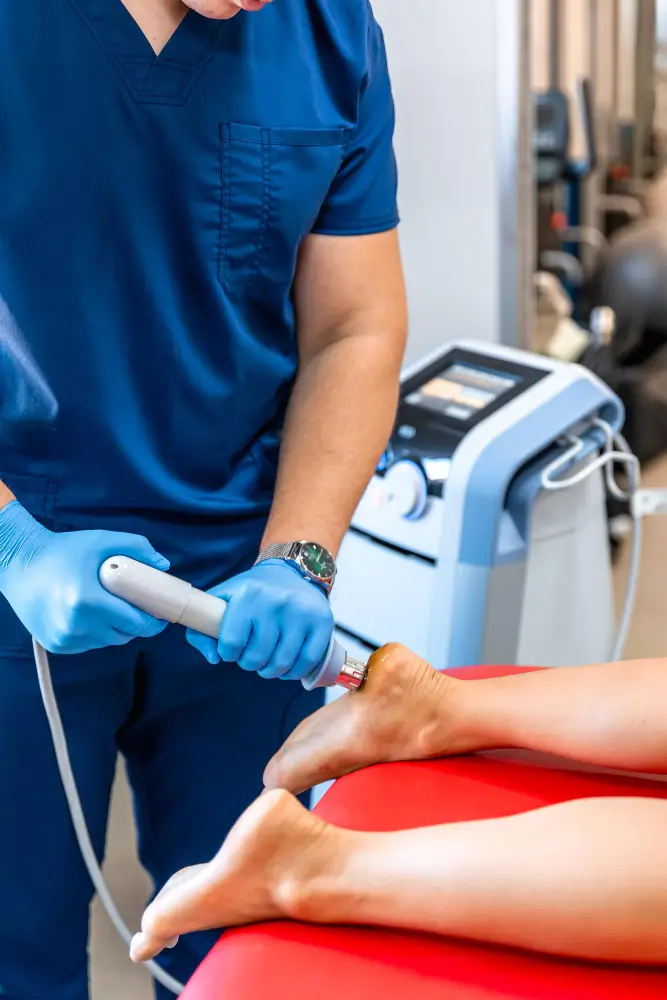 patient-getting-nonsurgical-treatment-with-shock-waves-plantar-fasciitis patient-getting-nonsurgical-treatment-with-shock-waves-plantar-fasciitis